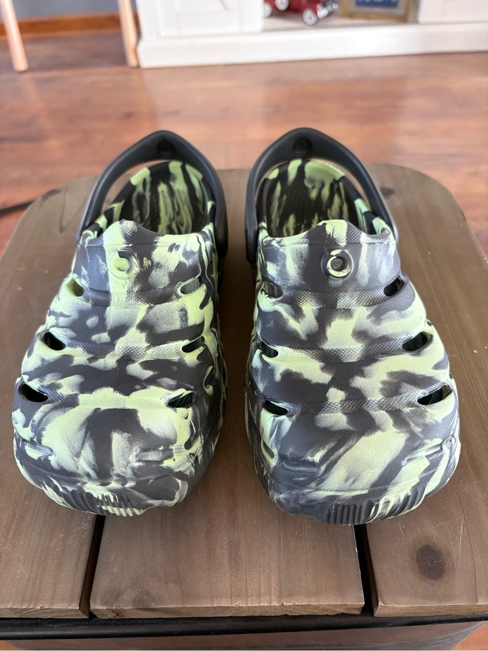 Bogs Kids Clog in Black and Neon Green Camouflage